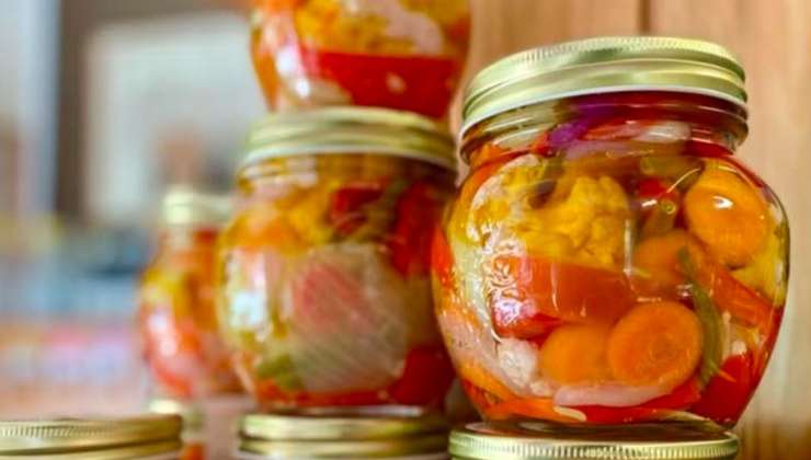 Giardiniera in vasocottura, la ricetta - streetfoodnews.it - 20250703