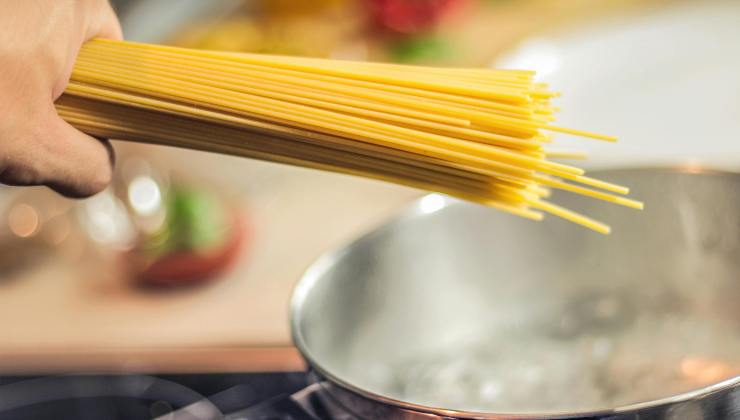 Come preparare gli spaghetti alla siciliana - streetfoodnews.it - 20250830