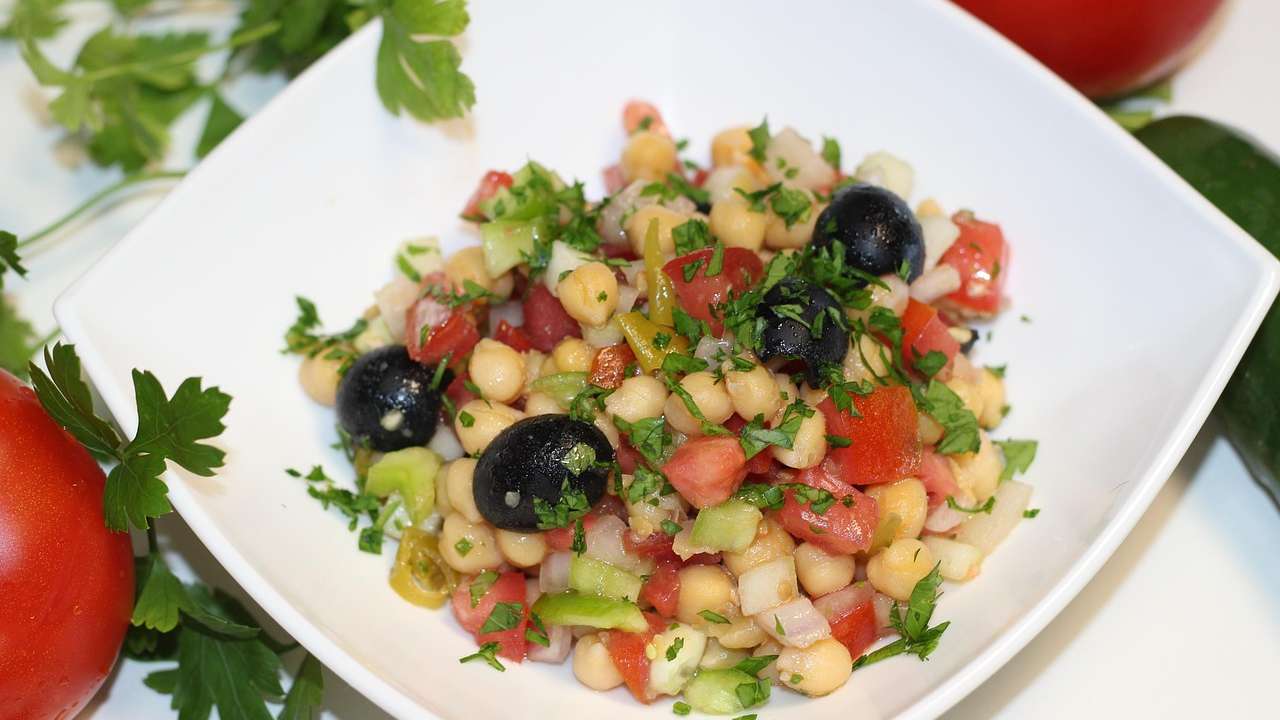Insalata di ceci, la ricetta - streetfoodnews.it - 20250812